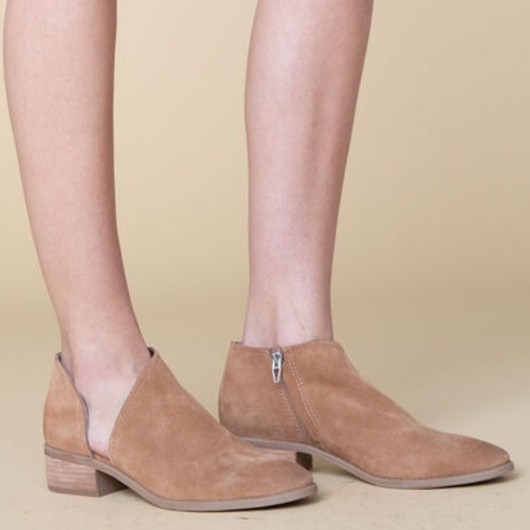Dolce Vita Shoes - NWT Dolce Vita Tan Booties